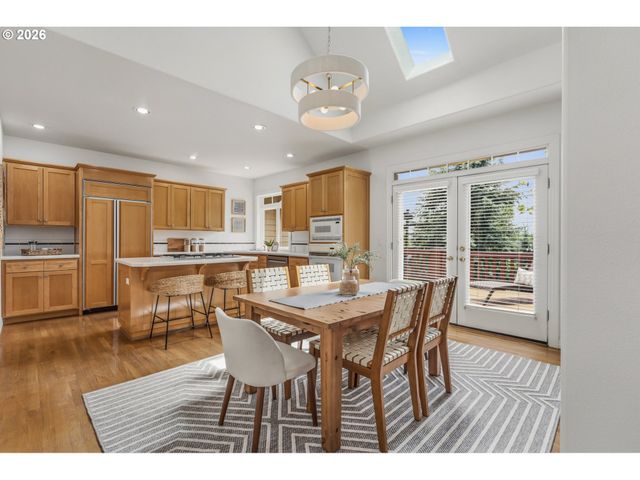 14 MORNINGVIEW Ln, Lake Oswego, OR 97035