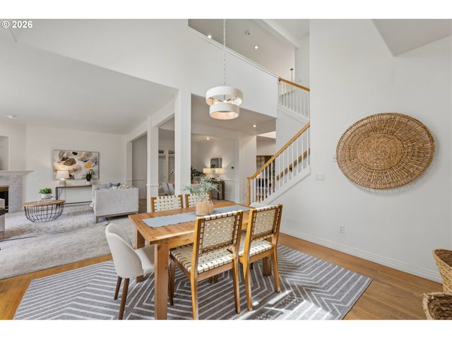 14 MORNINGVIEW Ln, Lake Oswego, OR 97035