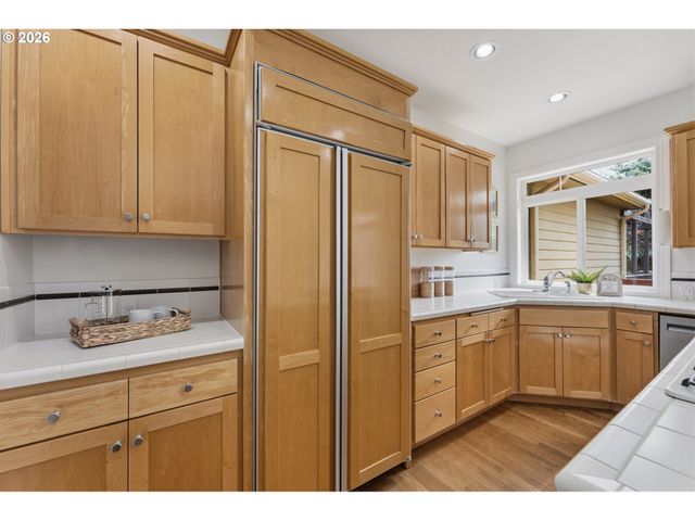 14 MORNINGVIEW Ln, Lake Oswego, OR 97035