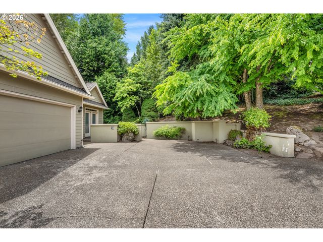 14 MORNINGVIEW Ln, Lake Oswego, OR 97035