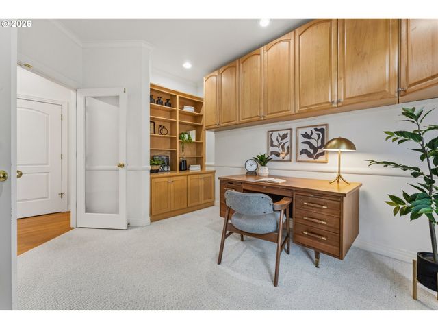 14 MORNINGVIEW Ln, Lake Oswego, OR 97035