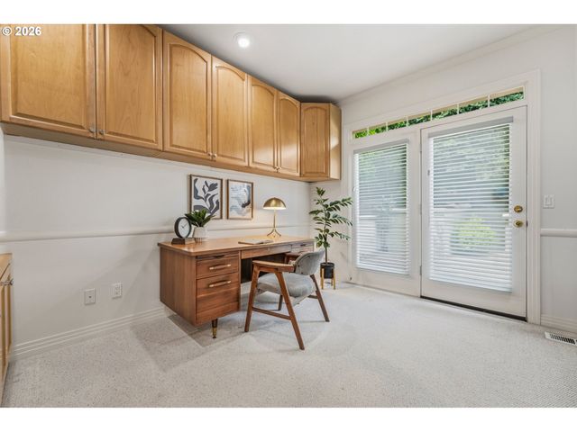 14 MORNINGVIEW Ln, Lake Oswego, OR 97035