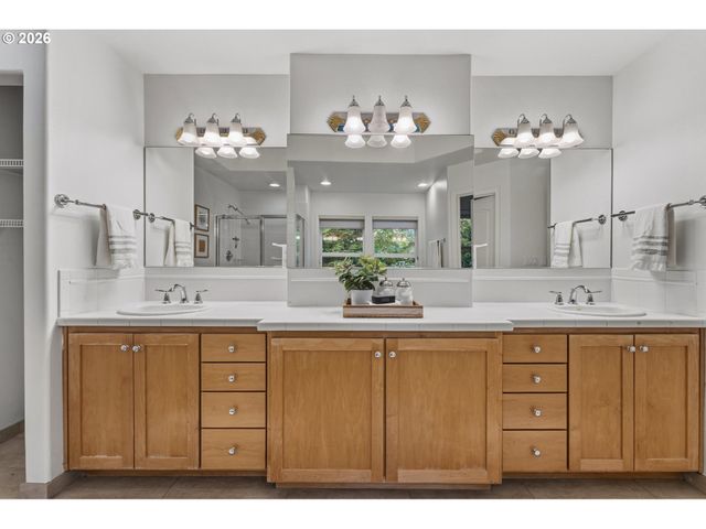 14 MORNINGVIEW Ln, Lake Oswego, OR 97035