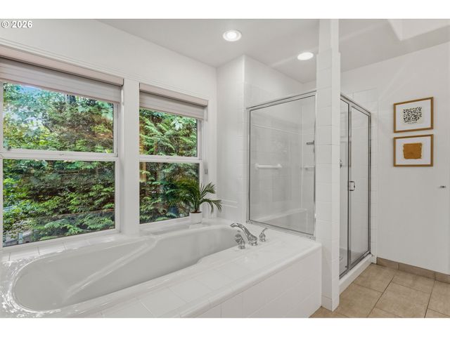 14 MORNINGVIEW Ln, Lake Oswego, OR 97035
