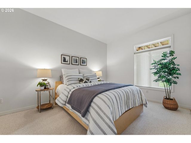 14 MORNINGVIEW Ln, Lake Oswego, OR 97035