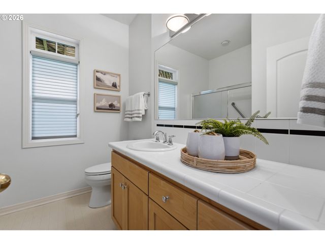 14 MORNINGVIEW Ln, Lake Oswego, OR 97035