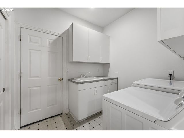 14 MORNINGVIEW Ln, Lake Oswego, OR 97035
