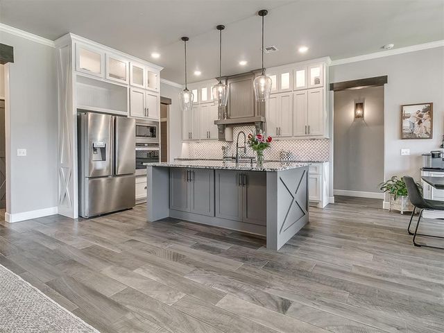 4709 Mustang Park Boulevard, Mustang, OK 73064