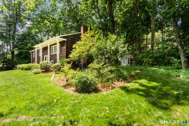 11 Lycett Court, Norwalk, CT 06850