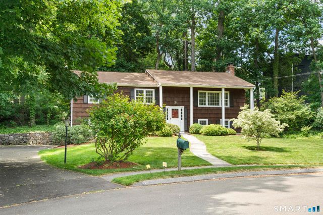 11 Lycett Court, Norwalk, CT 06850