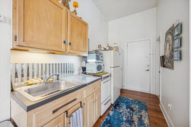 142 N 21ST ST, Philadelphia, PA 19103