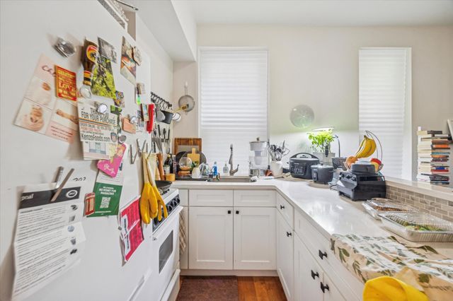 142 N 21ST ST, Philadelphia, PA 19103