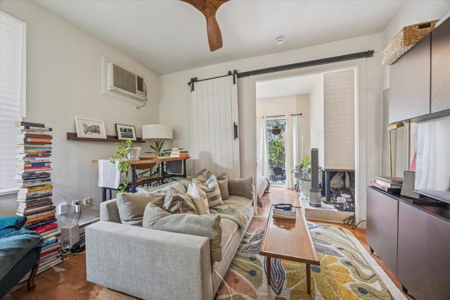 142 N 21ST ST, Philadelphia, PA 19103