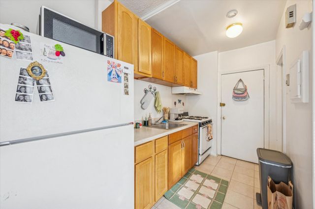 142 N 21ST ST, Philadelphia, PA 19103