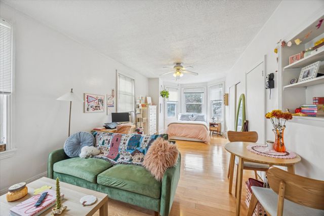 142 N 21ST ST, Philadelphia, PA 19103