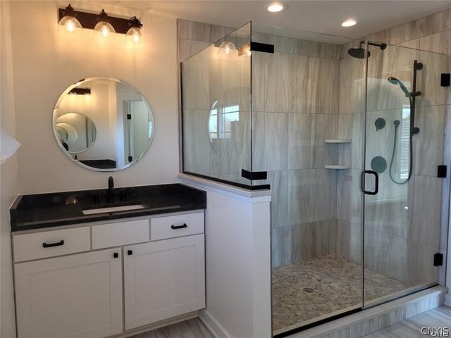 8835A FRONT GASKIN RD, Clay, NY 13135