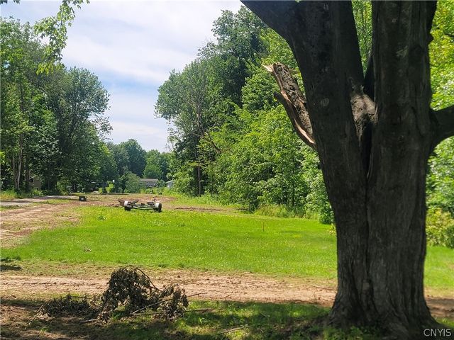 8835A FRONT GASKIN RD, Clay, NY 13135