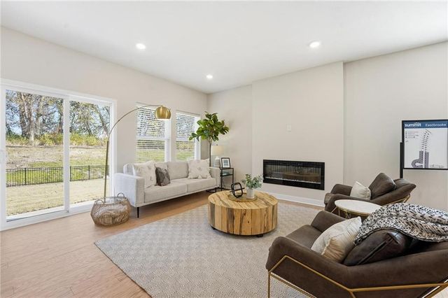 1216 SE Cronin Street, Lee's Summit, MO 64081