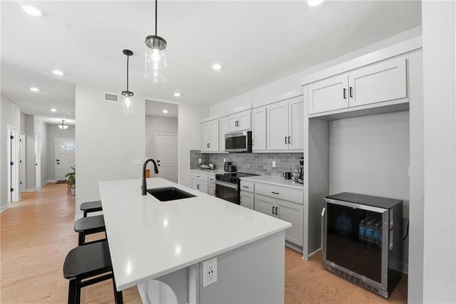 1216 SE Cronin Street, Lee's Summit, MO 64081