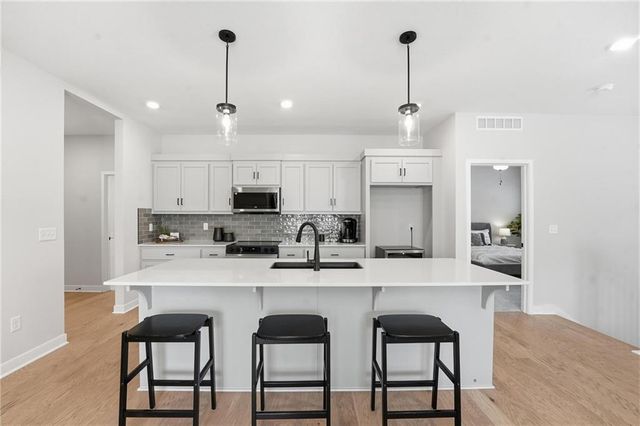1216 SE Cronin Street, Lee's Summit, MO 64081