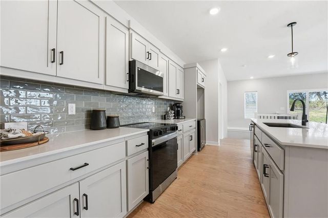 1216 SE Cronin Street, Lee's Summit, MO 64081