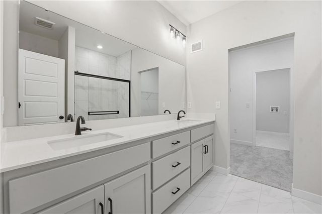 1216 SE Cronin Street, Lee's Summit, MO 64081