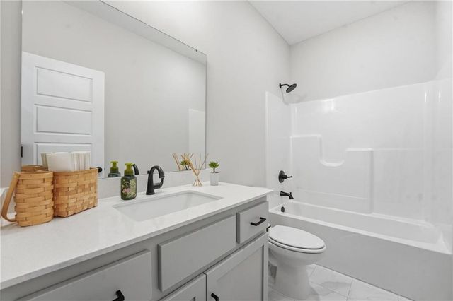 1216 SE Cronin Street, Lee's Summit, MO 64081