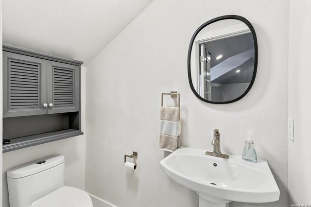 643 MENGER SPGS, Boerne, TX 78006