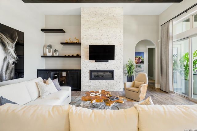 643 MENGER SPGS, Boerne, TX 78006