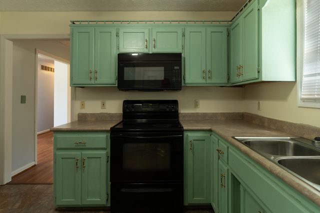 1124 Gregory Lane, Lawrenceburg, KY 40342