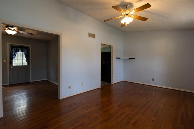 1124 Gregory Lane, Lawrenceburg, KY 40342