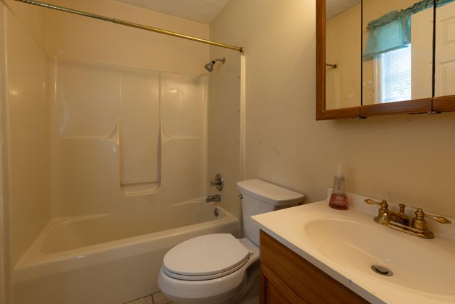 1124 Gregory Lane, Lawrenceburg, KY 40342