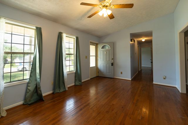 1124 Gregory Lane, Lawrenceburg, KY 40342