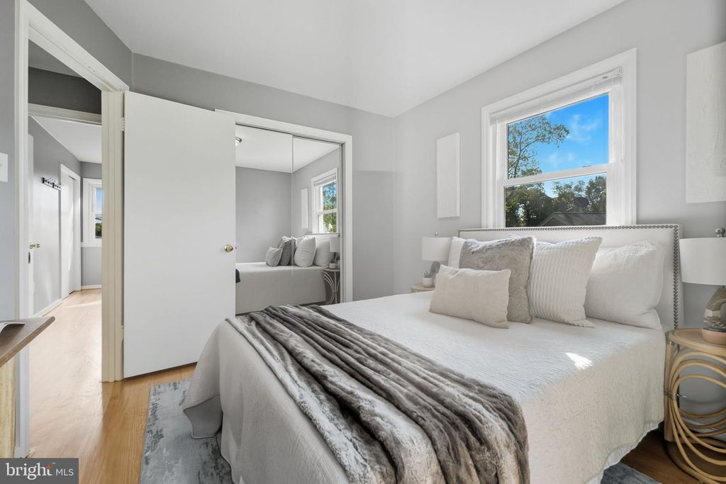 6942 UNIVERSITY DR, Alexandria, VA 22307