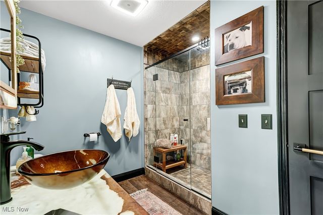 537 Lee Lore Drive, Chippewa Lake, OH 44215