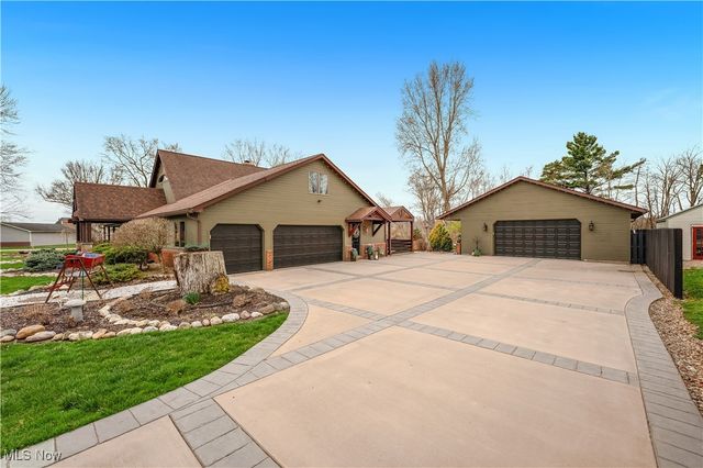 537 Lee Lore Drive, Chippewa Lake, OH 44215