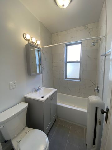 1525 W Estes Avenue C7, Chicago, IL 60626