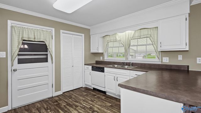 16155 Log Cabin Road, Athens, AL 35611