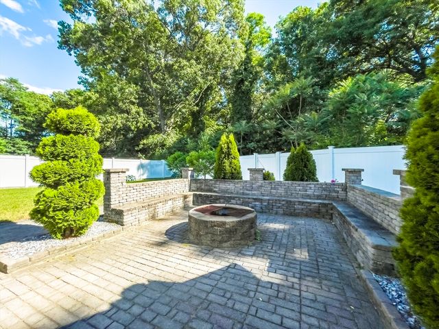 210 Naismith St, Springfield, MA 01104