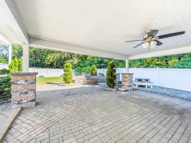 210 Naismith St, Springfield, MA 01104