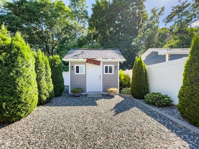 210 Naismith St, Springfield, MA 01104