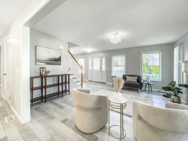 210 Naismith St, Springfield, MA 01104