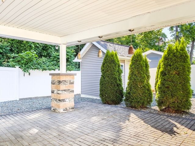 210 Naismith St, Springfield, MA 01104