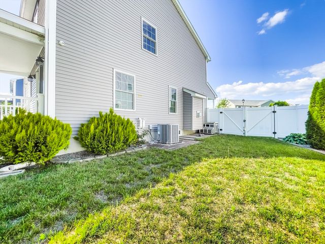 210 Naismith St, Springfield, MA 01104