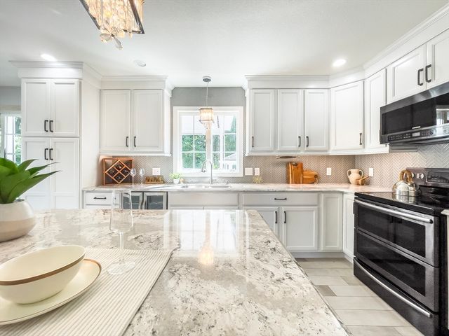 210 Naismith St, Springfield, MA 01104