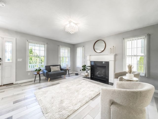 210 Naismith St, Springfield, MA 01104
