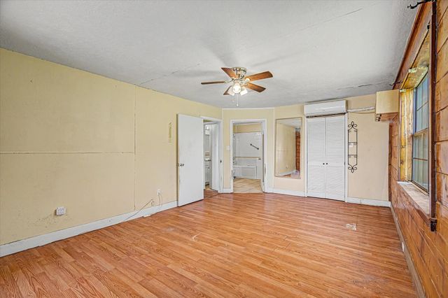 319 Oakland Street, Baytown, TX 77520