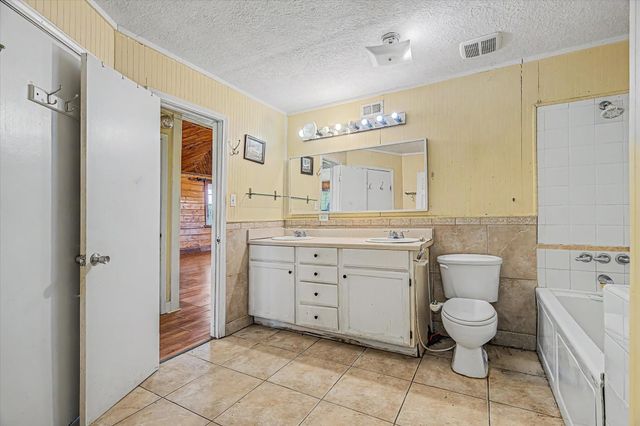 319 Oakland Street, Baytown, TX 77520