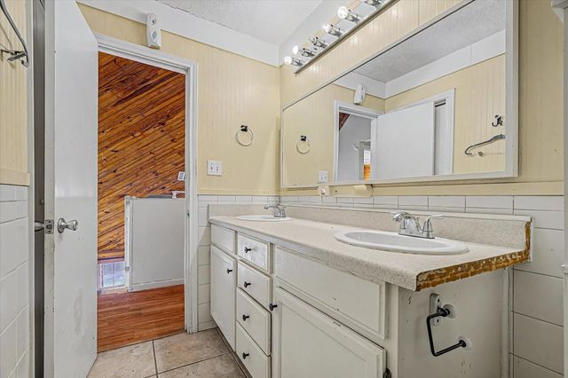 319 Oakland Street, Baytown, TX 77520