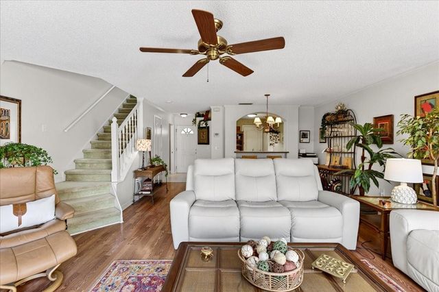 525 LAKE BRIDGE DRIVE, Ormond Beach, FL 32174